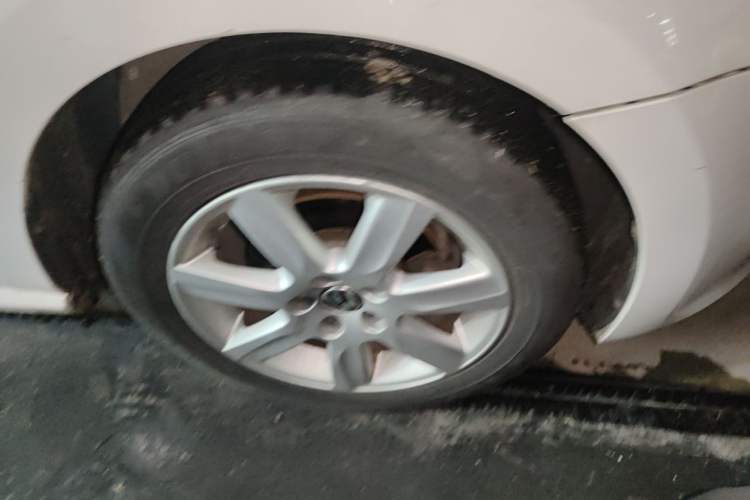 Used Volkswagen Polo 2013 1.6L Automatic Comfort Edition Right Front Wheel Hub