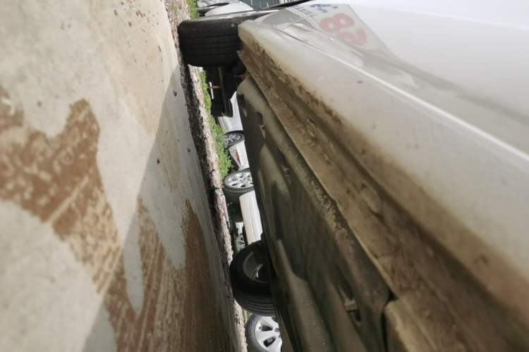 Used Volkswagen Polo 2013 1.6L Automatic Comfort Edition Right Side Sill