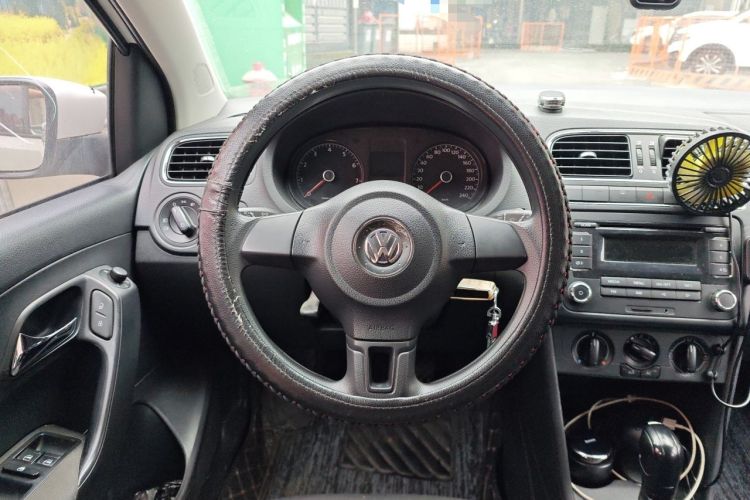 Used Volkswagen Polo 2013 1.6L Automatic Comfort Edition Steering Wheel