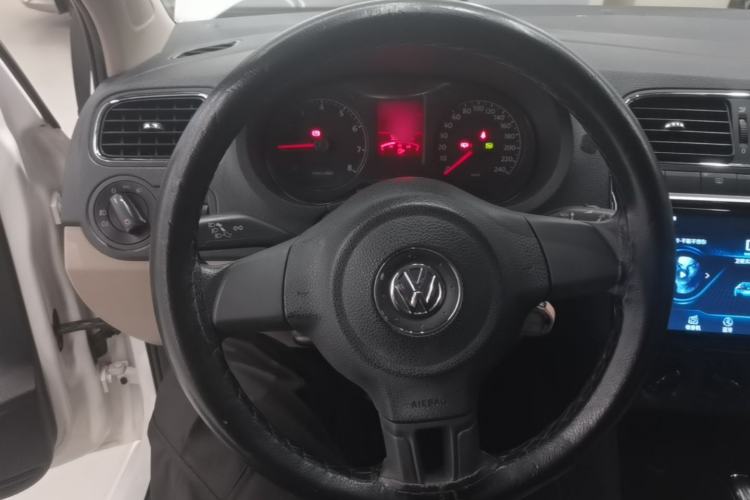 Used Volkswagen Polo 2013 1.4L Automatic Comfort Edition Steering Wheel
