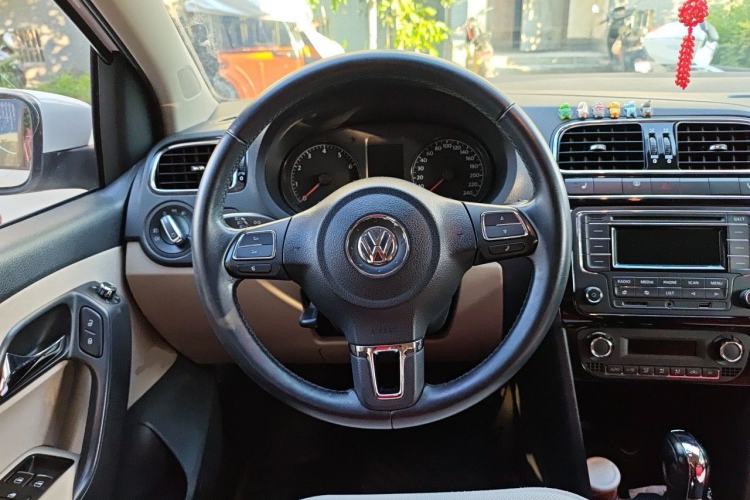 Used Volkswagen Polo 2013 1.4L Automatic Luxury Edition Steering Wheel
