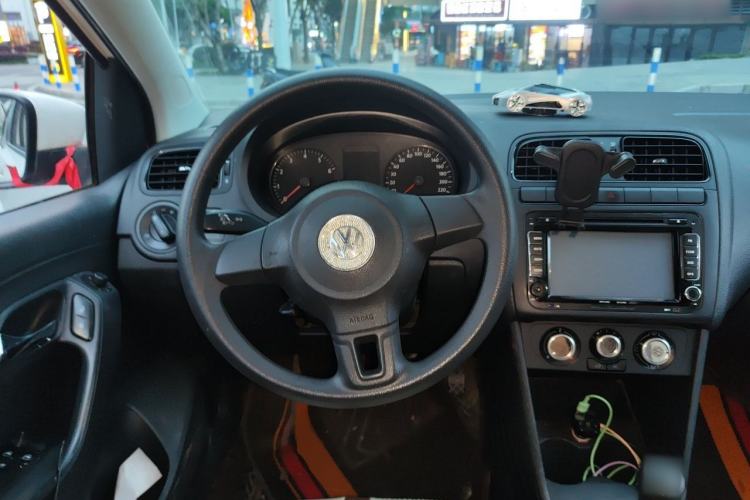 Used Volkswagen Polo 2013 1.4L Manual Fashion Edition Steering Wheel