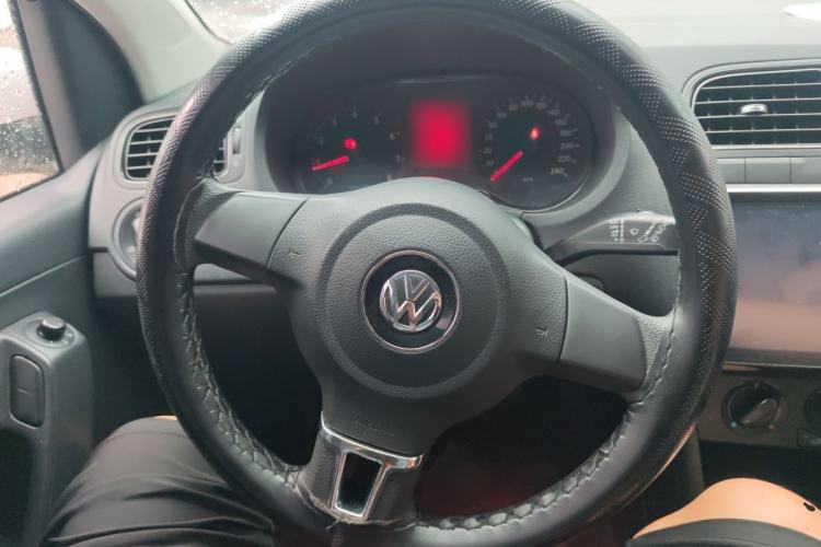 Used Volkswagen Polo 2013 1.4L Manual Fashion Edition Steering Wheel