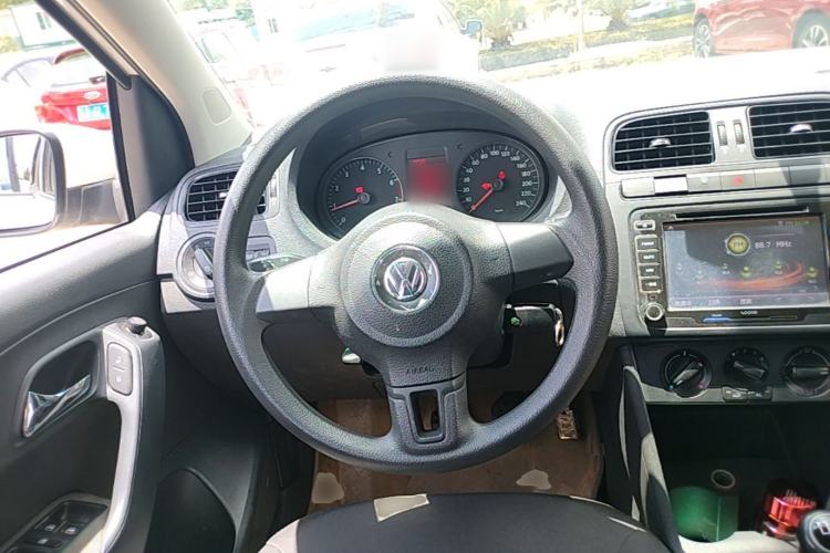 Used Volkswagen Polo 2013 1.4L Manual Fashion Edition Steering Wheel