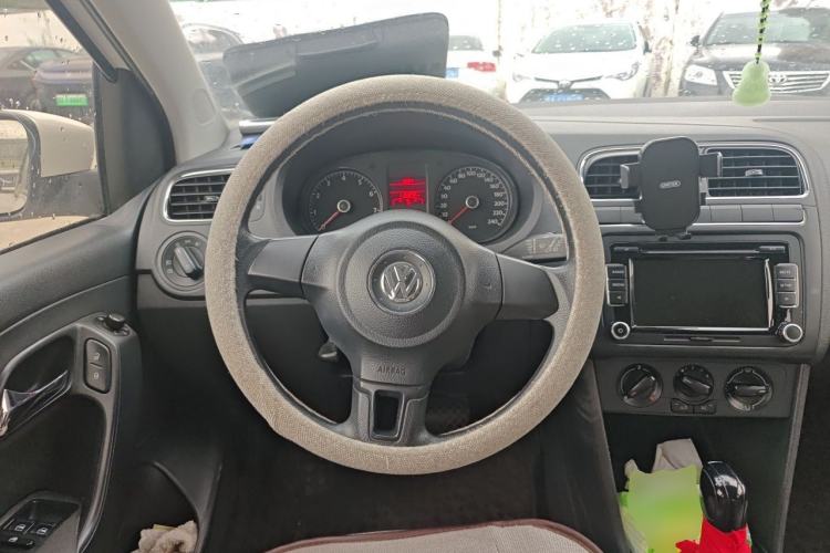 Used Volkswagen Polo 2013 1.6L Automatic Comfort Edition Steering Wheel