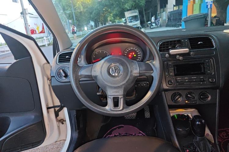 Used Volkswagen Polo 2013 1.4L Automatic Comfort Edition Steering Wheel