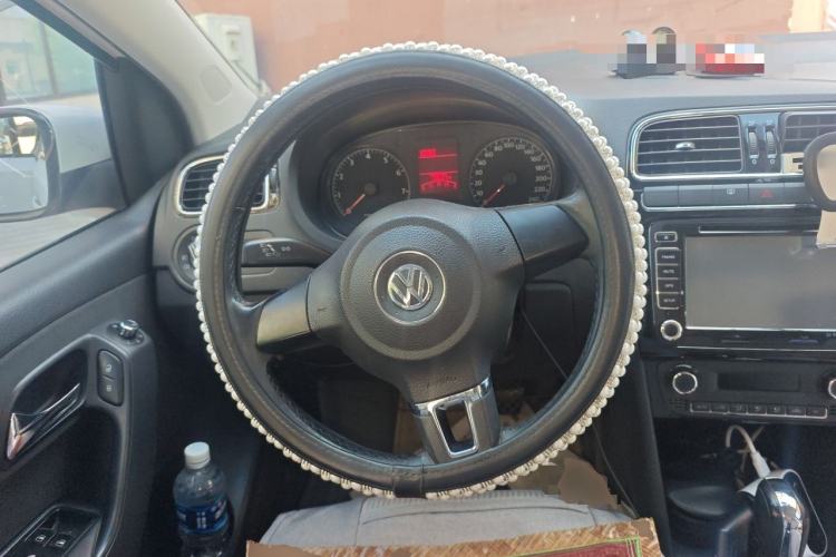 Used Volkswagen Polo 2013 1.6L Automatic Luxury Edition Steering Wheel