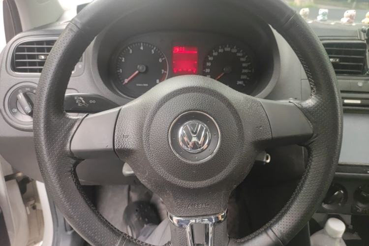 Used Volkswagen Polo 2013 1.4L Manual Fashion Edition Steering Wheel