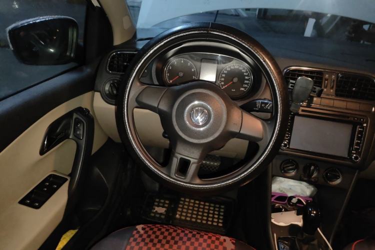 Used Volkswagen Polo 2013 1.6L Automatic Comfort Edition Steering Wheel