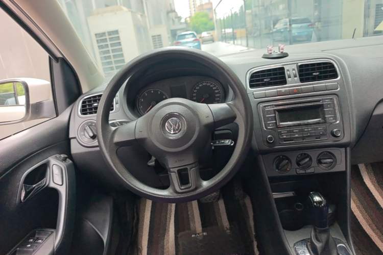 Used Volkswagen Polo 2013 1.6L Automatic Comfort Edition Steering Wheel