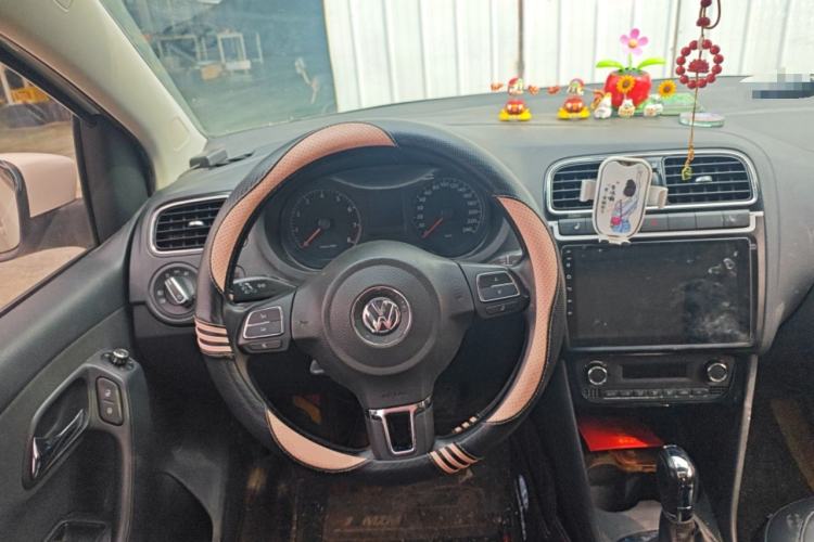 Used Volkswagen Polo 2013 1.4L Automatic Luxury Edition Steering Wheel