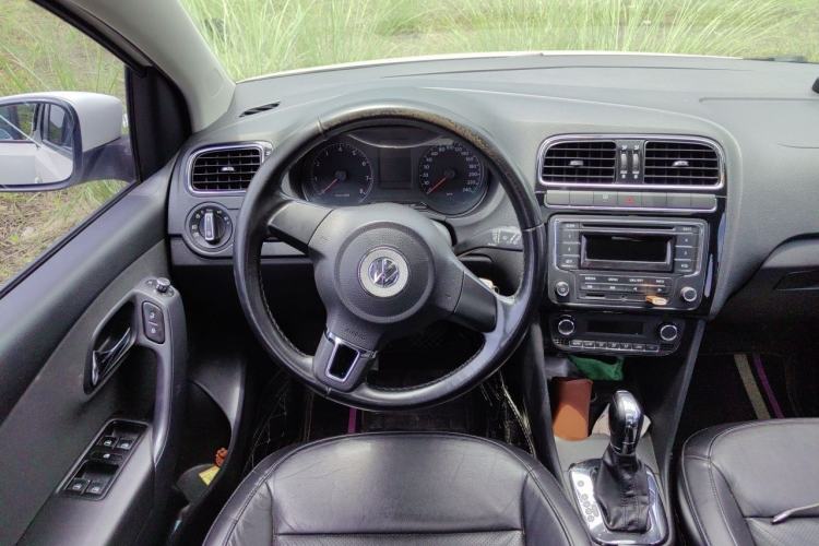 Used Volkswagen Polo 2013 1.4L Automatic Luxury Edition Steering Wheel