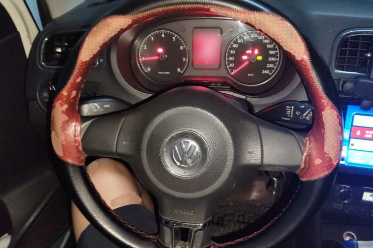 Used Volkswagen Polo 2013 1.6L Automatic Luxury Edition Steering Wheel