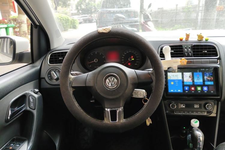 Used Volkswagen Polo 2013 1.6L Automatic Luxury Edition Steering Wheel
