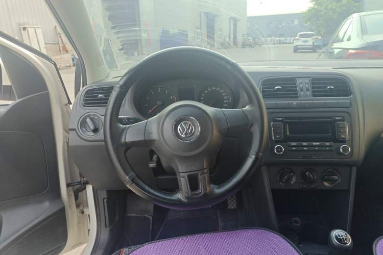 Used Volkswagen Polo 2013 1.4L Manual Fashion Edition Steering Wheel