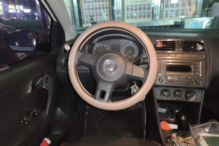 Used Volkswagen Polo 2013 1.6L Automatic Comfort Edition Steering Wheel
