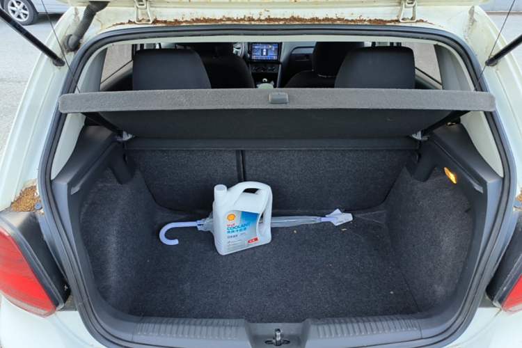 Used Volkswagen Polo 2013 1.6L Automatic Comfort Edition Trunk