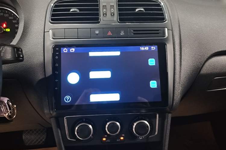 Used Volkswagen Polo 2014 1.4L Automatic Comfort Edition Audio And AC Panel