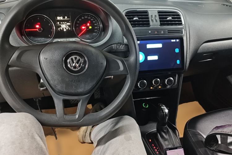 Used Volkswagen Polo 2014 1.4L Automatic Comfort Edition Center Console