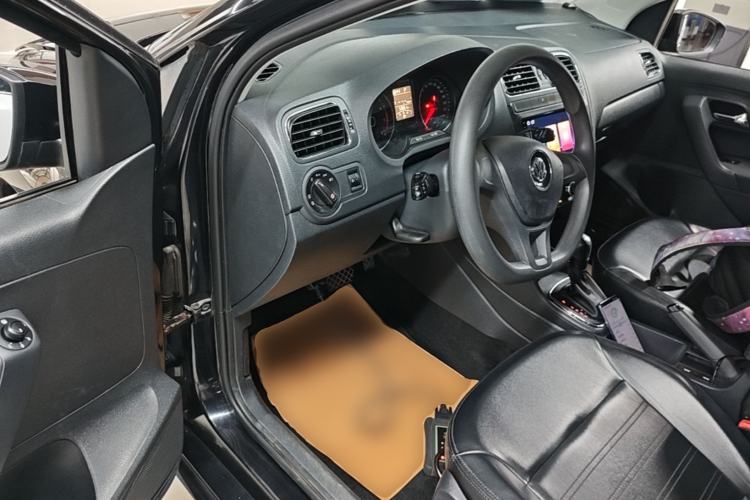 Used Volkswagen Polo 2014 1.4L Automatic Comfort Edition Driver Seat