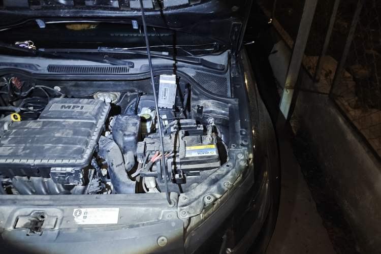Used Volkswagen Polo 2014 1.4L Automatic Comfort Edition Engine Bay Left