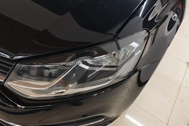 Used Volkswagen Polo 2014 1.4L Automatic Comfort Edition Left Front Headlight