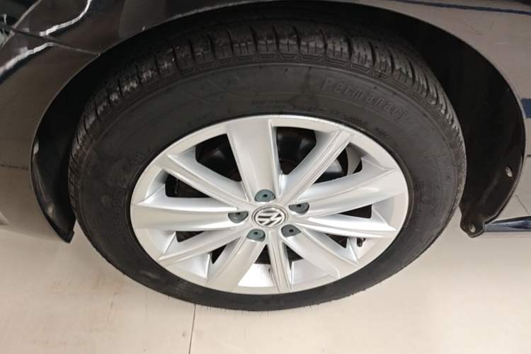 Used Volkswagen Polo 2014 1.4L Automatic Comfort Edition Left Front Wheel Hub