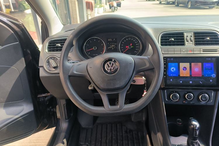 Used Volkswagen Polo 2014 1.4L Automatic Comfort Edition Steering Wheel