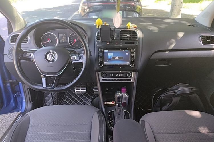 Used Volkswagen Polo 2014 1.6L Cross Polo Automatic Center Console