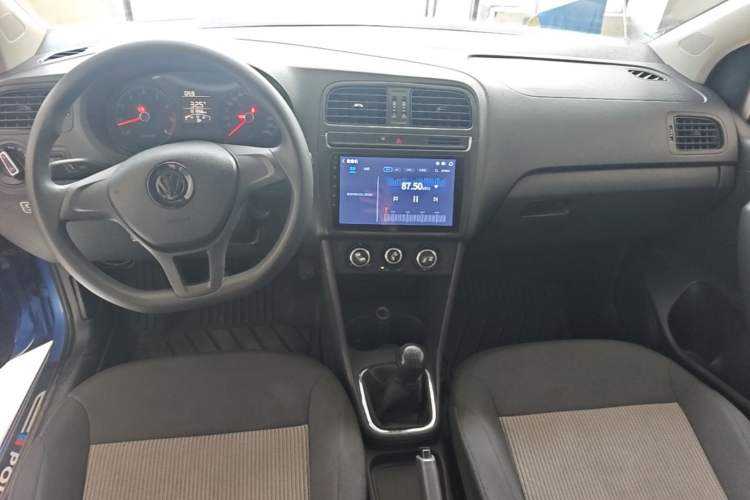 Used Volkswagen Polo 2014 1.4L Manual Fashion Edition Center Console