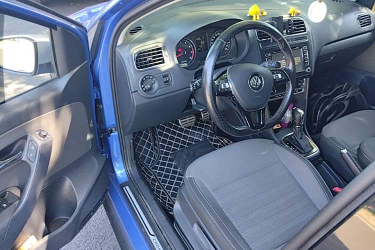 Used Volkswagen Polo 2014 1.6L Cross Polo Automatic Driver Seat