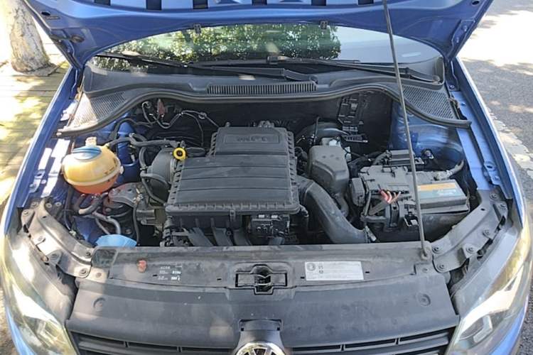 Used Volkswagen Polo 2014 1.6L Cross Polo Automatic Engine Bay