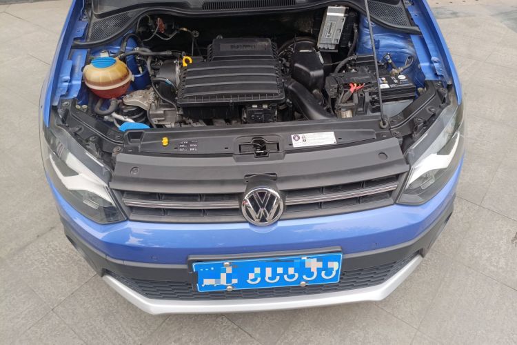 Used Volkswagen Polo 2014 1.6L Cross Polo Automatic Engine Bay