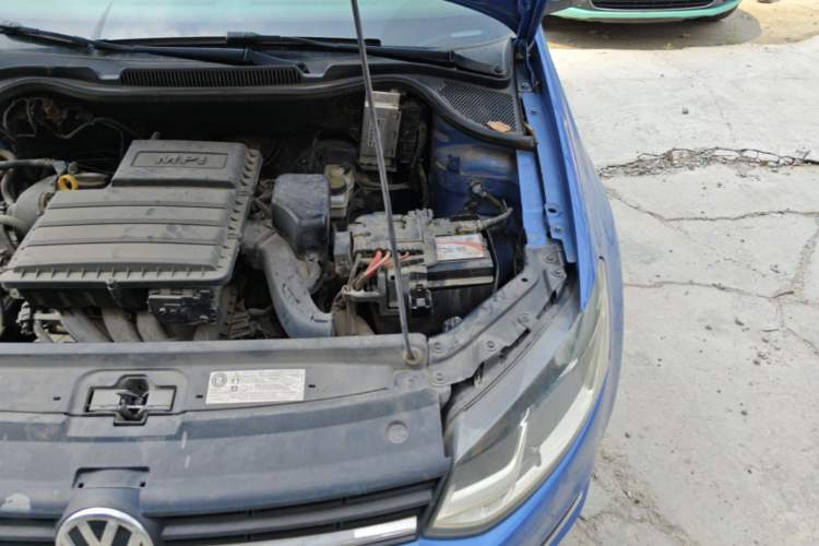 Used Volkswagen Polo 2014 1.6L Manual Comfort Edition Engine Bay Left