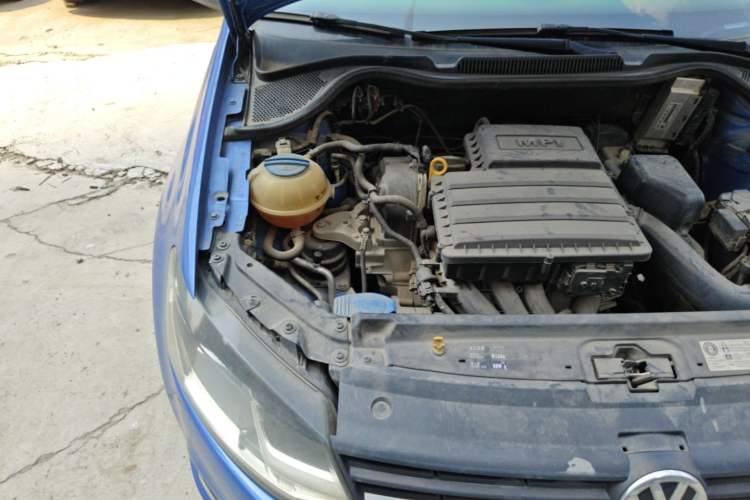 Used Volkswagen Polo 2014 1.6L Manual Comfort Edition Engine Bay Right