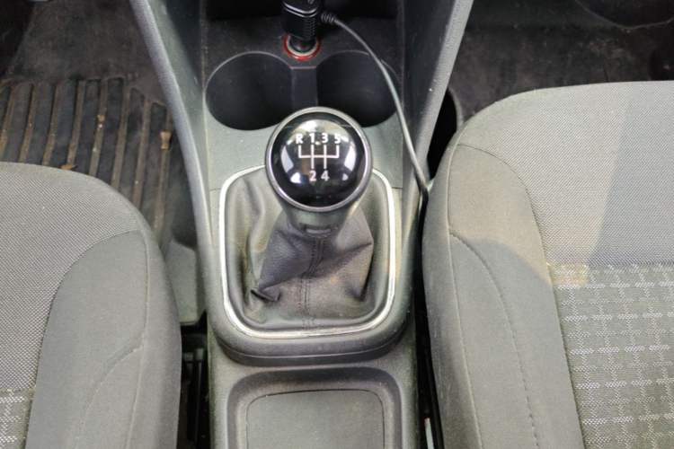 Used Volkswagen Polo 2014 1.6L Manual Comfort Edition Gear Lever