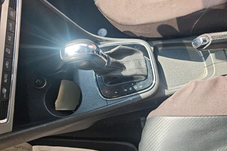 Used Volkswagen Polo 2014 1.6L Cross Polo Automatic Gear Lever