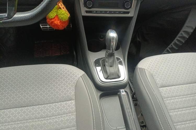 Used Volkswagen Polo 2014 1.6L Cross Polo Automatic Gear Lever