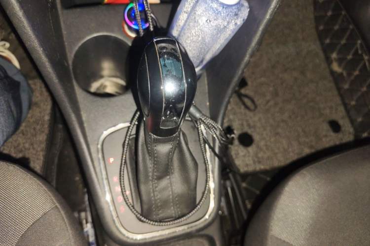Used Volkswagen Polo 2014 1.4L Automatic Comfort Edition Gear Lever