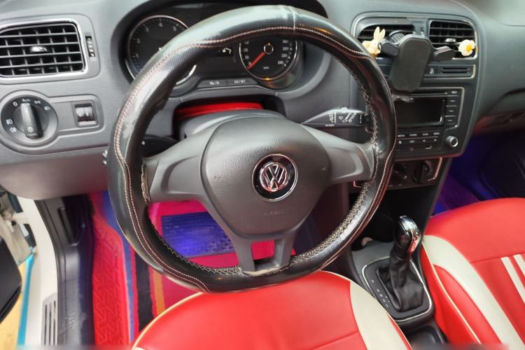 Used Volkswagen Polo 2014 1.4L Automatic Comfort Edition Interior 1