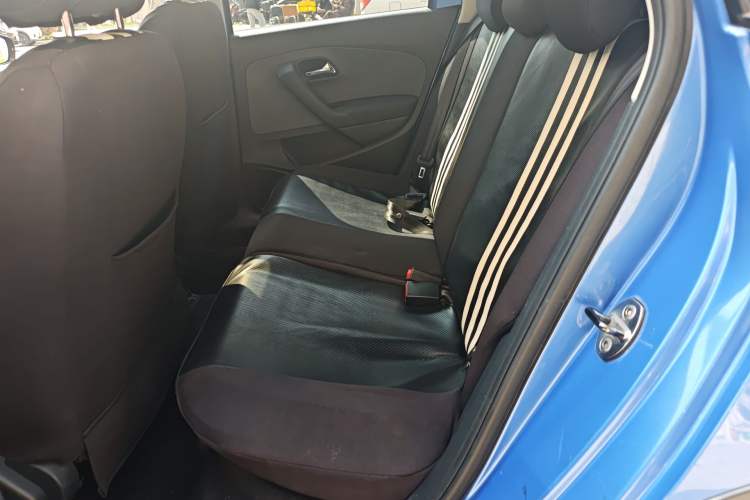 Used Volkswagen Polo 2014 1.6L Cross Polo Automatic Interior 4