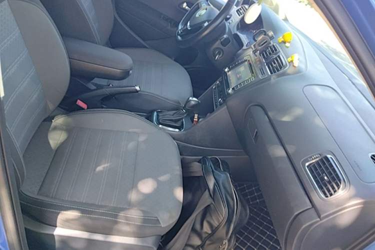 Used Volkswagen Polo 2014 1.6L Cross Polo Automatic Right Front Seat