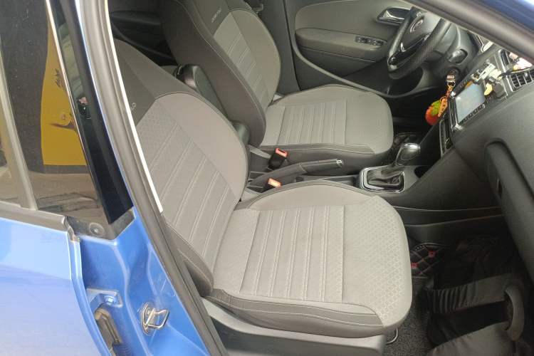 Used Volkswagen Polo 2014 1.6L Cross Polo Automatic Right Front Seat