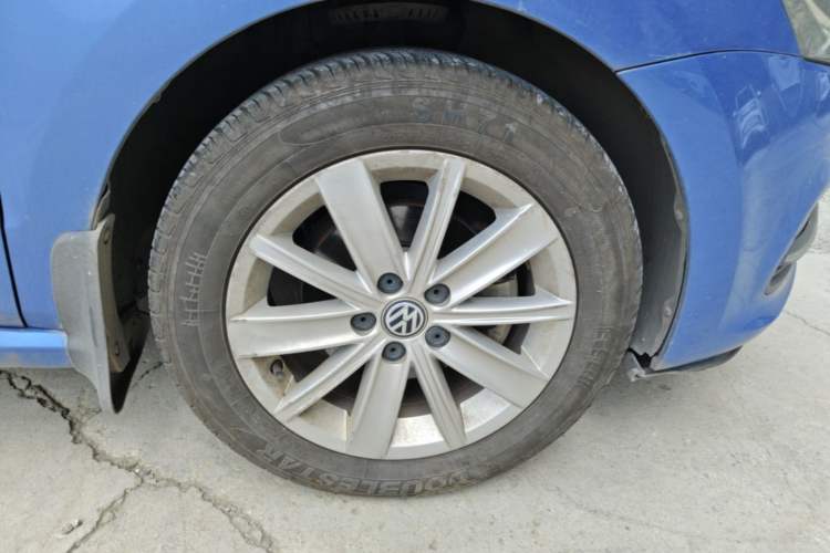 Used Volkswagen Polo 2014 1.6L Manual Comfort Edition Right Front Wheel Hub