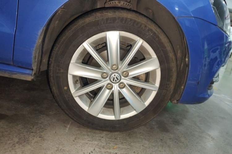 Used Volkswagen Polo 2014 1.4L Automatic Comfort Edition Right Front Wheel Hub