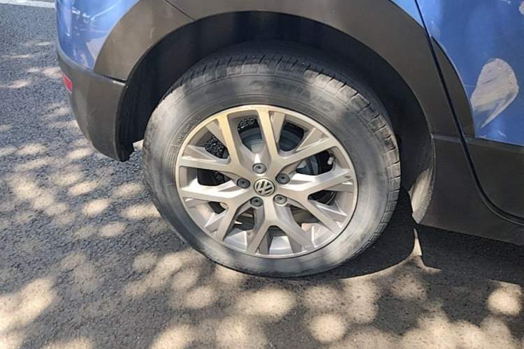 Used Volkswagen Polo 2014 1.6L Cross Polo Automatic Right Rear Wheel Hub