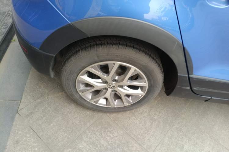 Used Volkswagen Polo 2014 1.6L Cross Polo Automatic Right Rear Wheel Hub