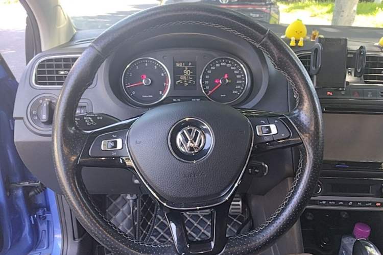 Used Volkswagen Polo 2014 1.6L Cross Polo Automatic Steering Wheel