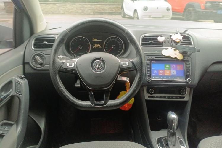 Used Volkswagen Polo 2014 1.6L Cross Polo Automatic Steering Wheel