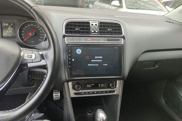 Used Volkswagen Polo 2014 1.6L Cross Polo Automatic Audio And AC Panel